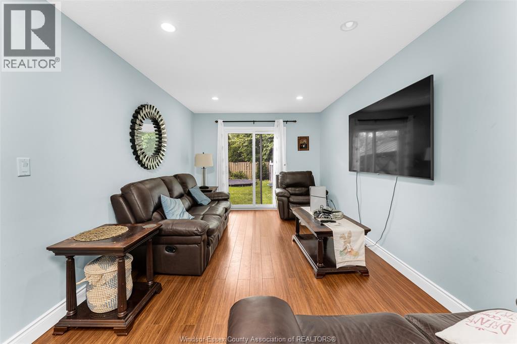 3038 Brimley, Windsor, ON - Indoor Photo Showing Living Room