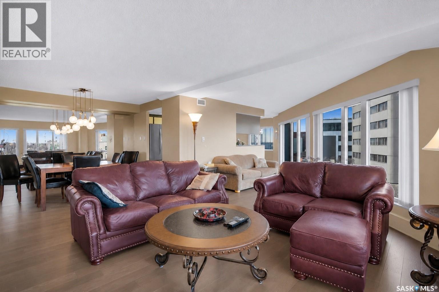 680 424 Spadina Crescent E, Saskatoon, SK - Indoor Photo Showing Living Room