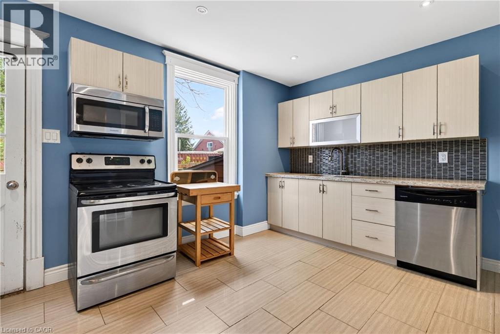 520 John Street N, Hamilton, ON - Indoor Photo Showing Kitchen