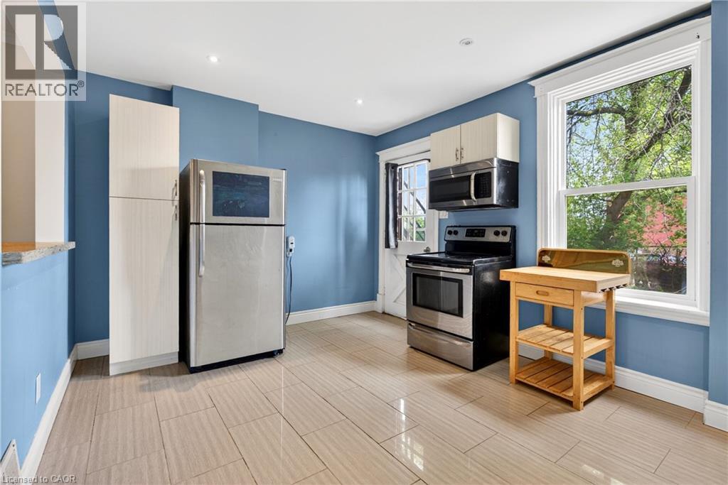 520 John Street N, Hamilton, ON - Indoor Photo Showing Kitchen