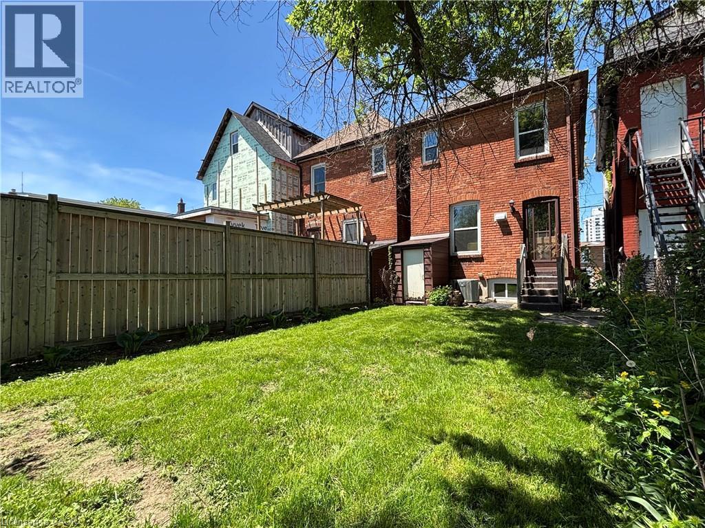 520 John Street N, Hamilton, ON - Outdoor