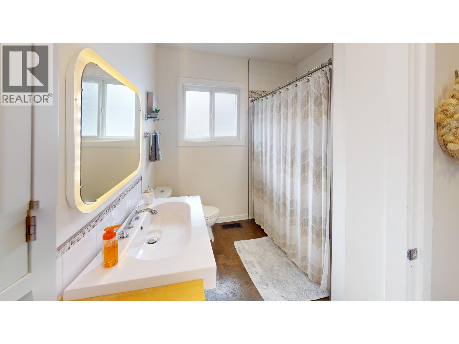 115 S Brears Road, Quesnel, BC - Indoor Photo Showing Bathroom