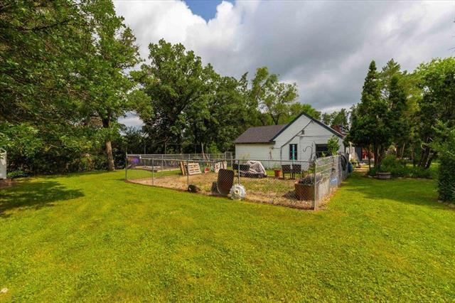 8667 Roblin Blvd, Headingley, MB - Outdoor With Backyard