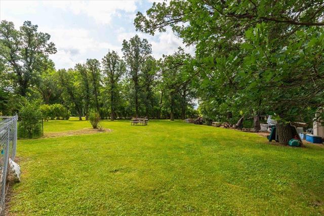 8667 Roblin Blvd, Headingley, MB - Outdoor With Backyard