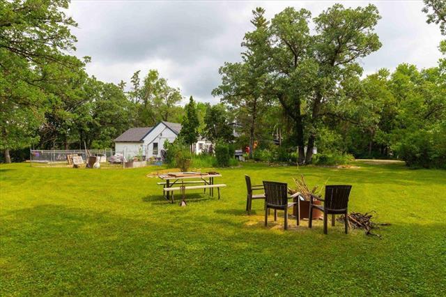8667 Roblin Blvd, Headingley, MB - Outdoor With Backyard