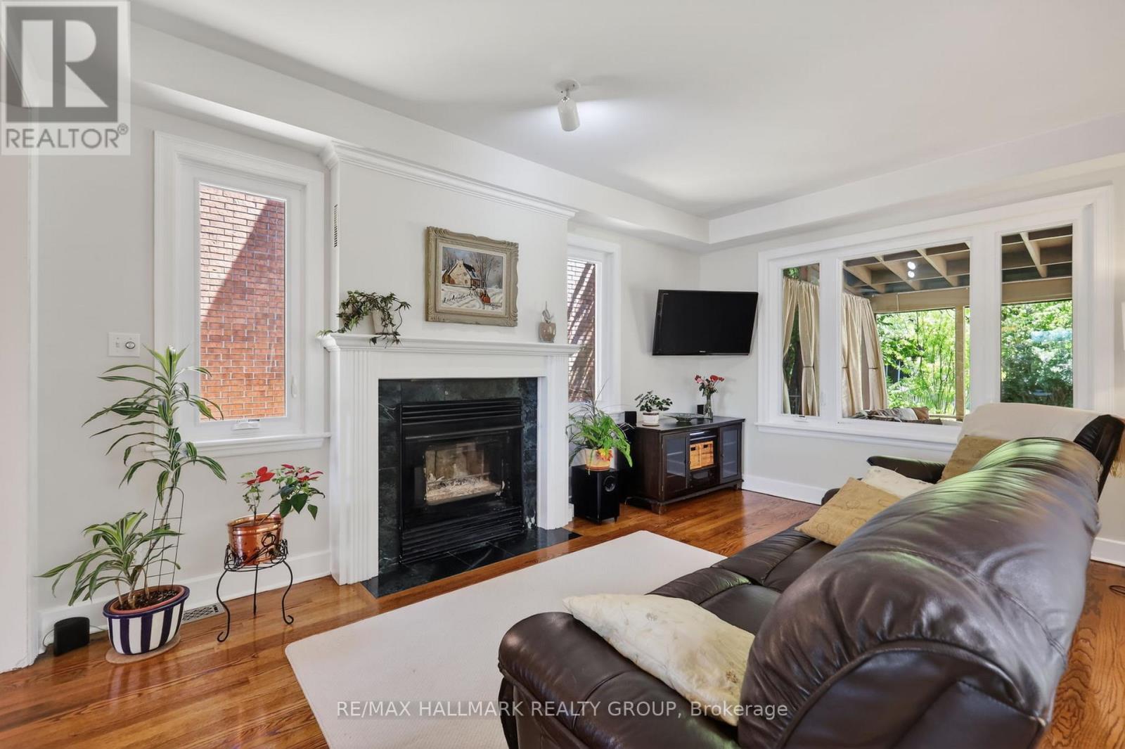 2043 Riverside Drive, Ottawa, ON - Indoor Photo Showing Living Room With Fireplace