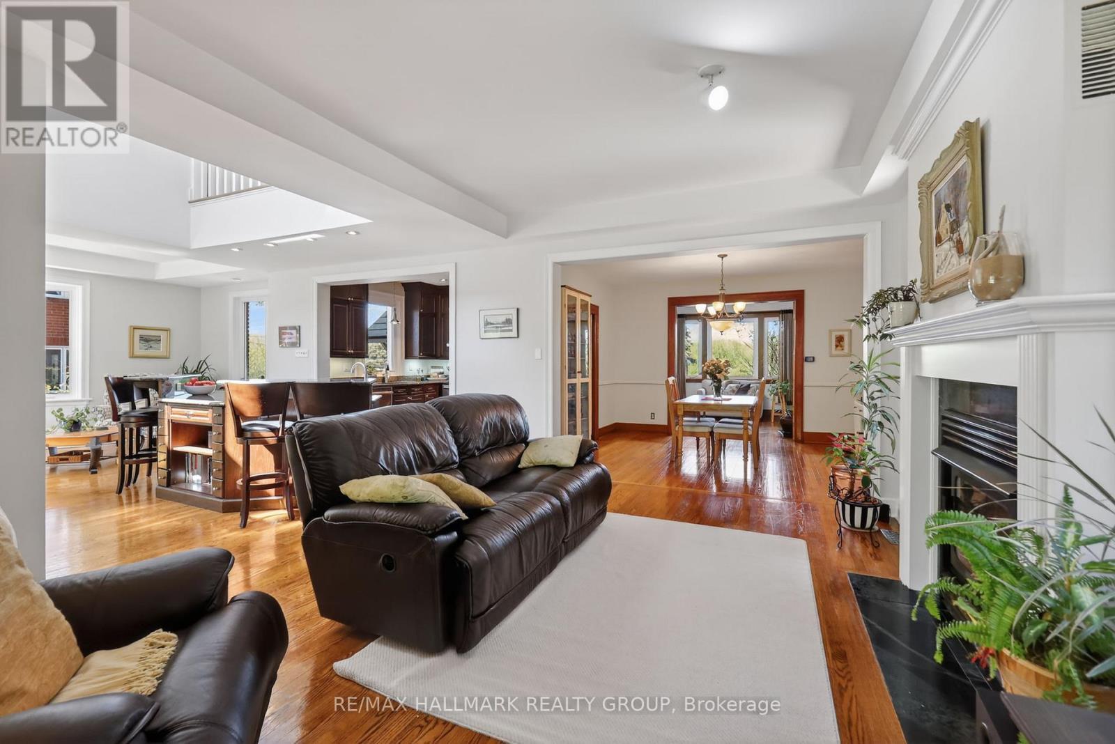 2043 Riverside Drive, Ottawa, ON - Indoor Photo Showing Living Room With Fireplace