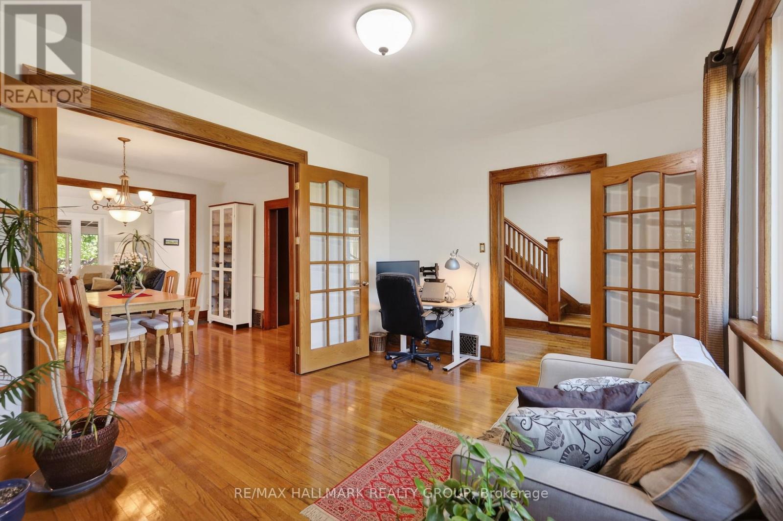 2043 Riverside Drive, Ottawa, ON - Indoor Photo Showing Living Room