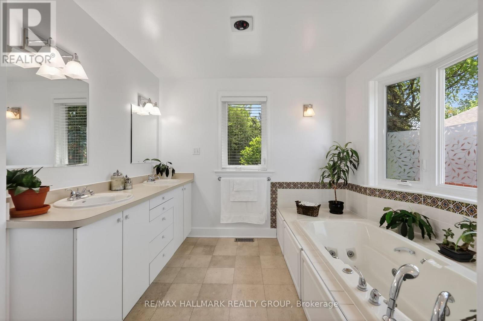 2043 Riverside Drive, Ottawa, ON - Indoor Photo Showing Bathroom