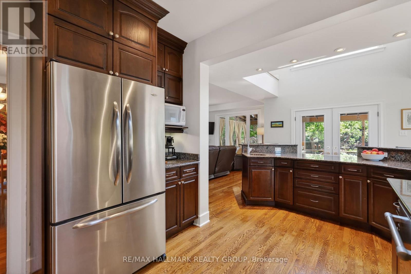 2043 Riverside Drive, Ottawa, ON - Indoor Photo Showing Kitchen