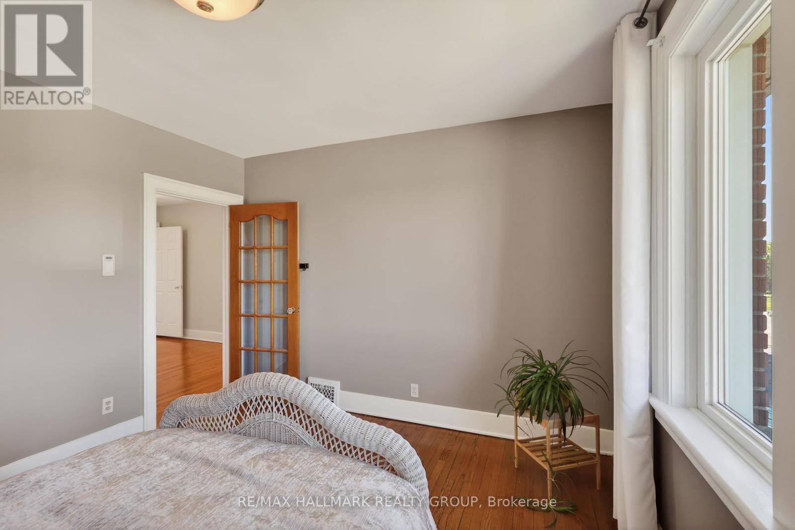 2043 Riverside Drive, Ottawa, ON - Indoor Photo Showing Bedroom