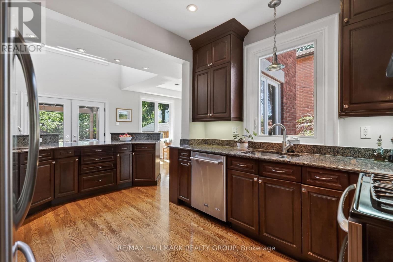 2043 Riverside Drive, Ottawa, ON - Indoor Photo Showing Kitchen