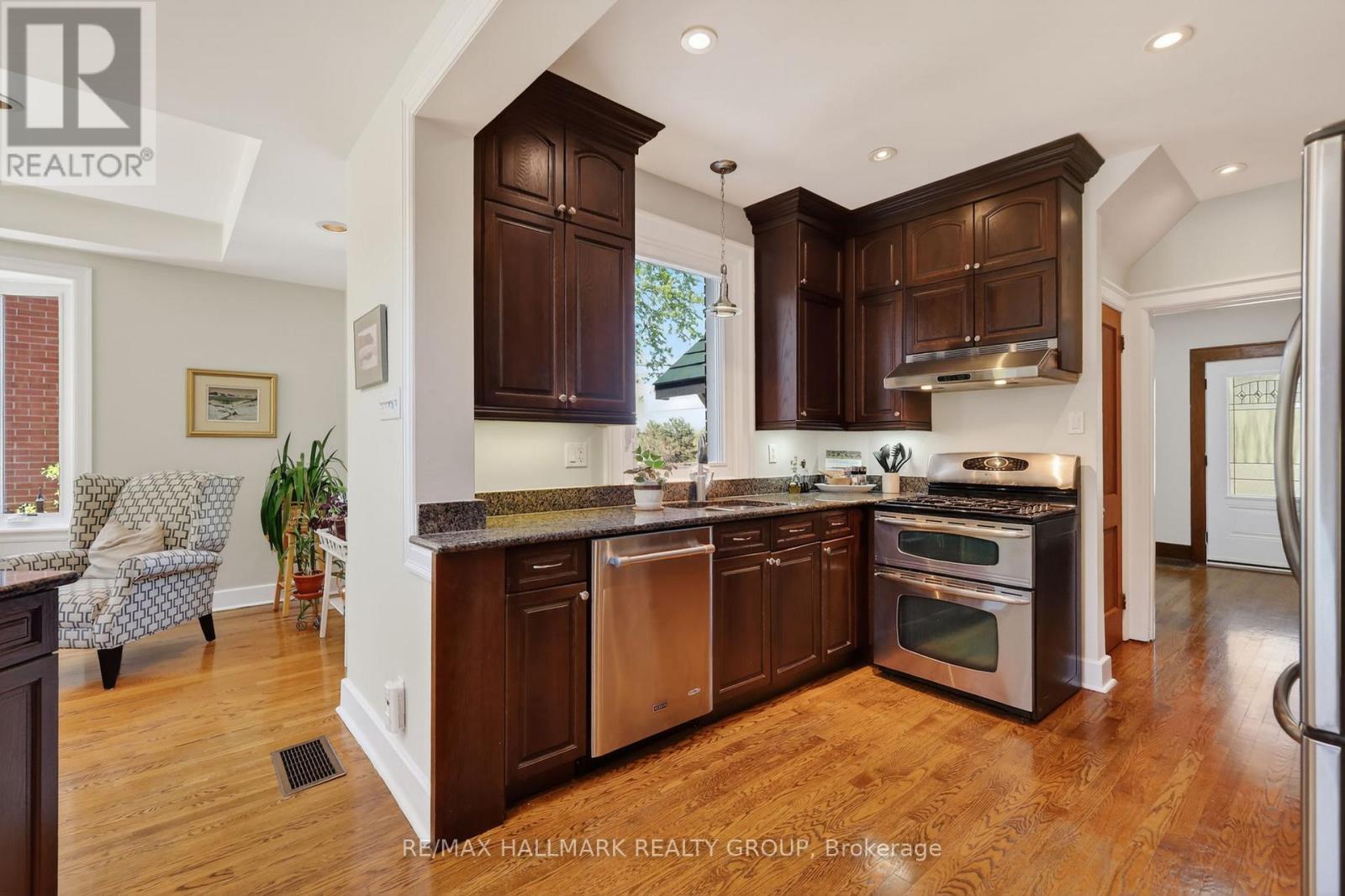 2043 Riverside Drive, Ottawa, ON - Indoor Photo Showing Kitchen