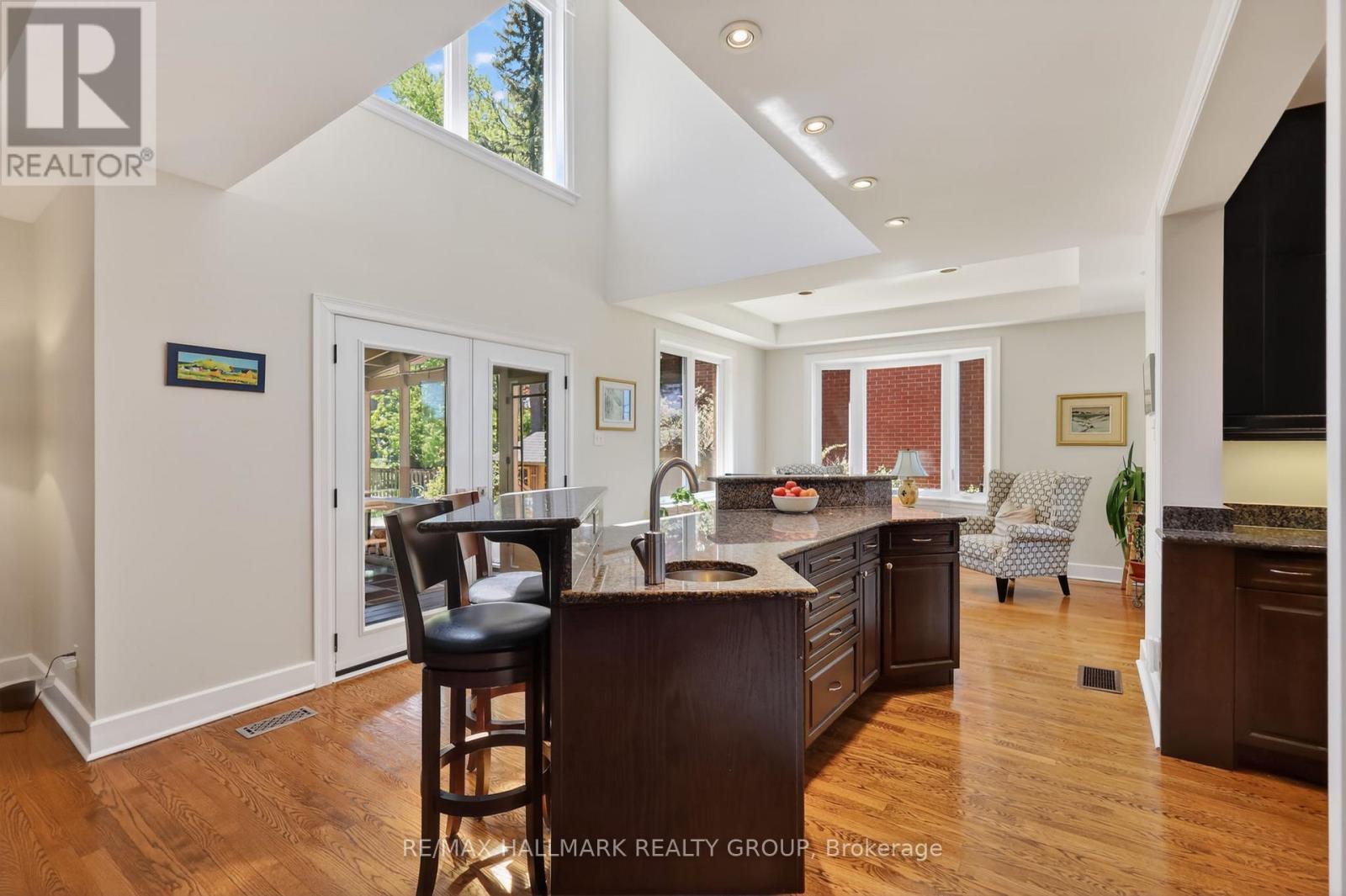 2043 Riverside Drive, Ottawa, ON - Indoor
