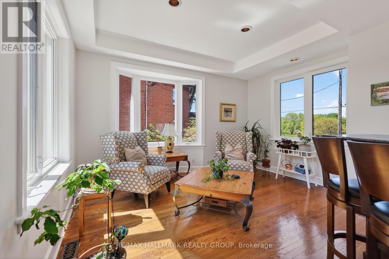 2043 Riverside Drive, Ottawa, ON - Indoor Photo Showing Living Room