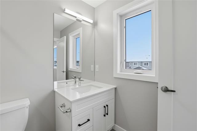 60 Perseus Way, Winnipeg, MB - Indoor Photo Showing Bathroom