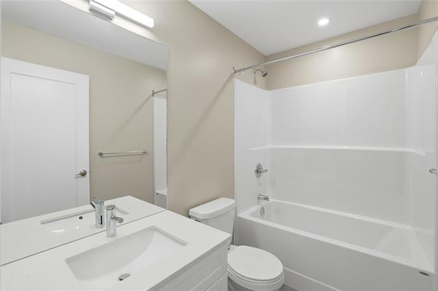 60 Perseus Way, Winnipeg, MB - Indoor Photo Showing Bathroom