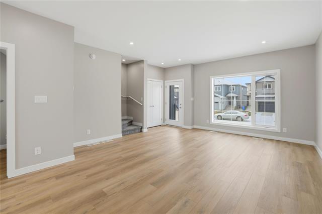 60 Perseus Way, Winnipeg, MB - Indoor Photo Showing Living Room
