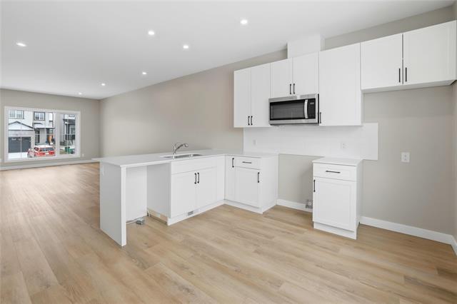 60 Perseus Way, Winnipeg, MB - Indoor Photo Showing Kitchen
