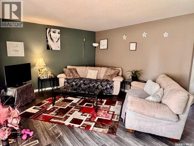 430 Centre Street, Middle Lake, SK - Indoor Photo Showing Living Room