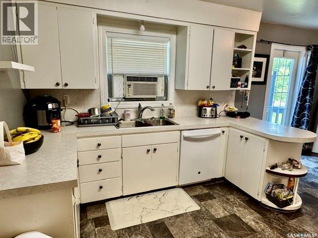 430 Centre Street, Middle Lake, SK - Indoor Photo Showing Kitchen