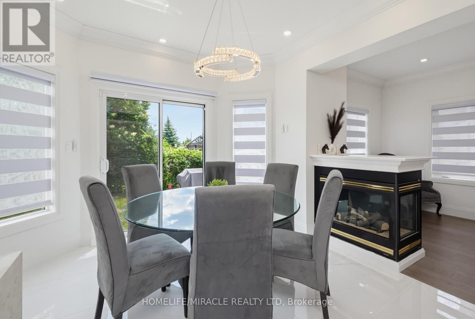 7350 Glamorgan Way, Mississauga, ON - Indoor Photo Showing Dining Room With Fireplace