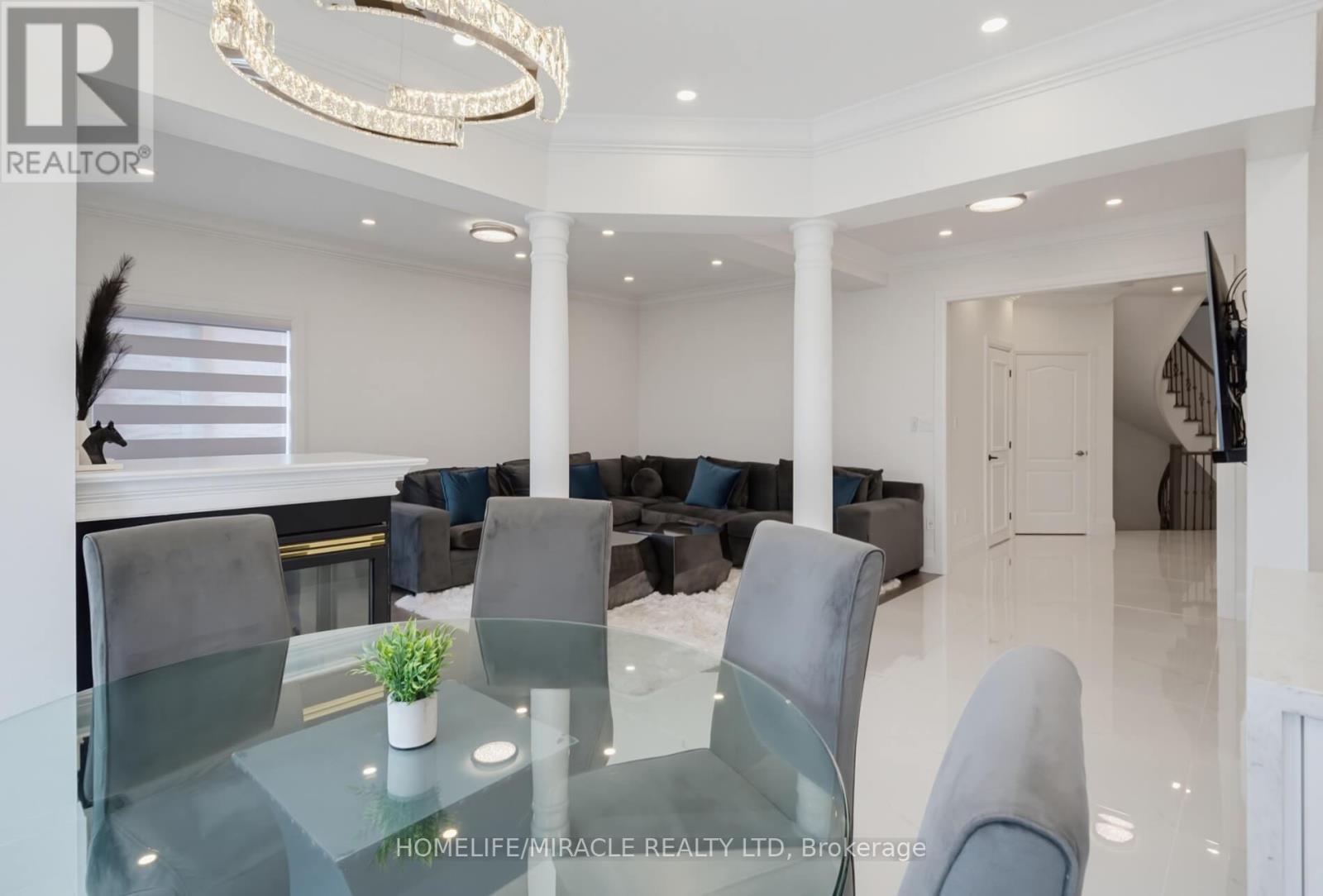 7350 Glamorgan Way, Mississauga, ON - Indoor Photo Showing Dining Room