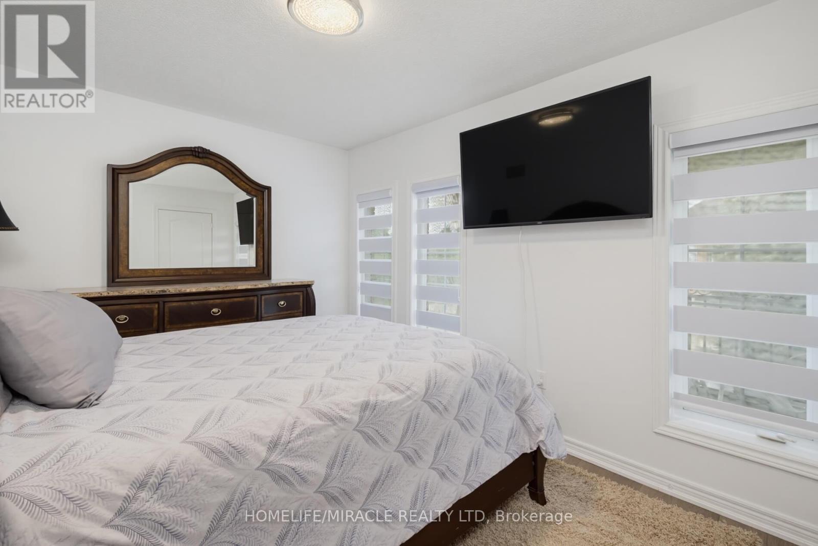7350 Glamorgan Way, Mississauga, ON - Indoor Photo Showing Bedroom