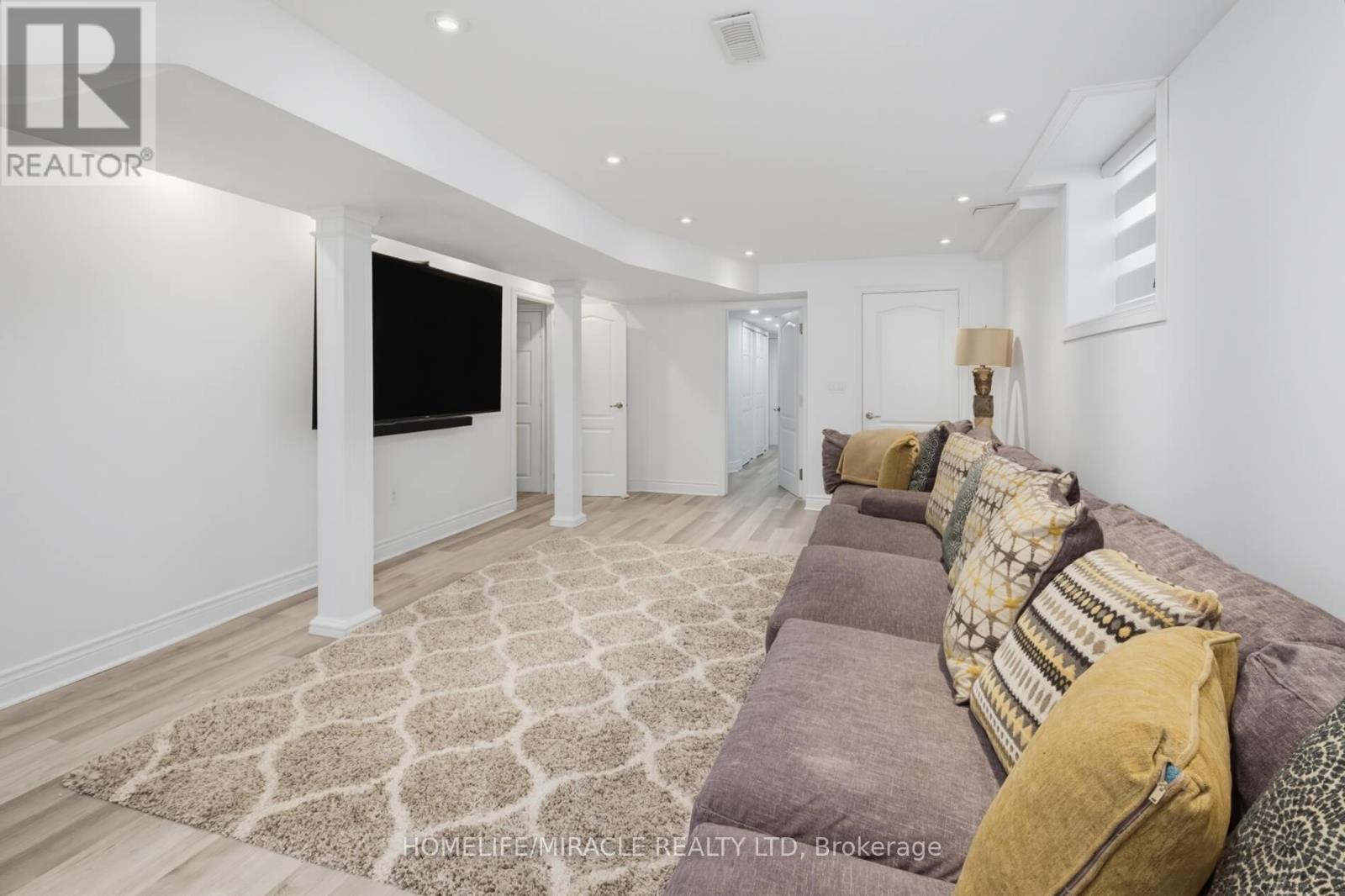 7350 Glamorgan Way, Mississauga, ON - Indoor