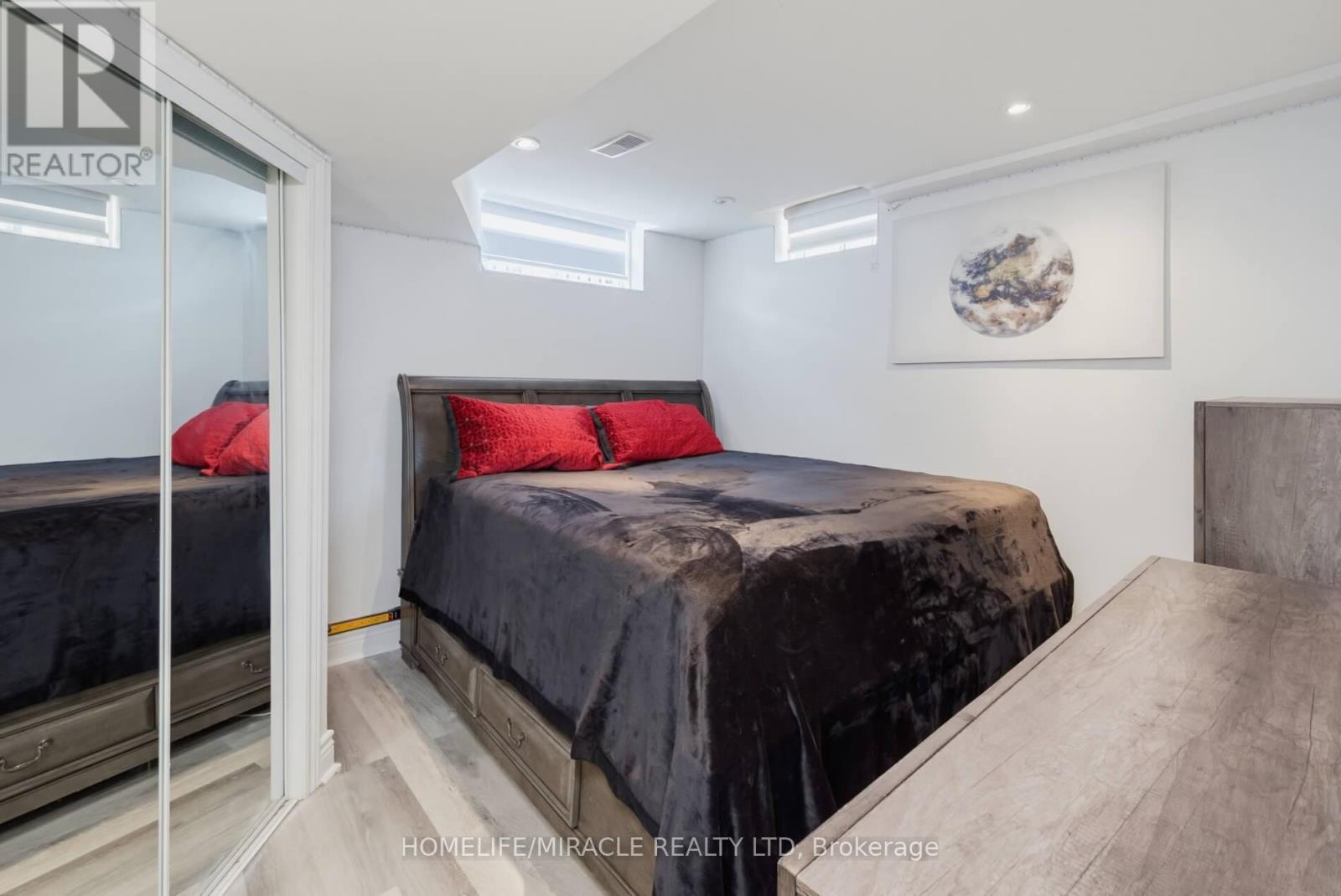7350 Glamorgan Way, Mississauga, ON - Indoor Photo Showing Bedroom
