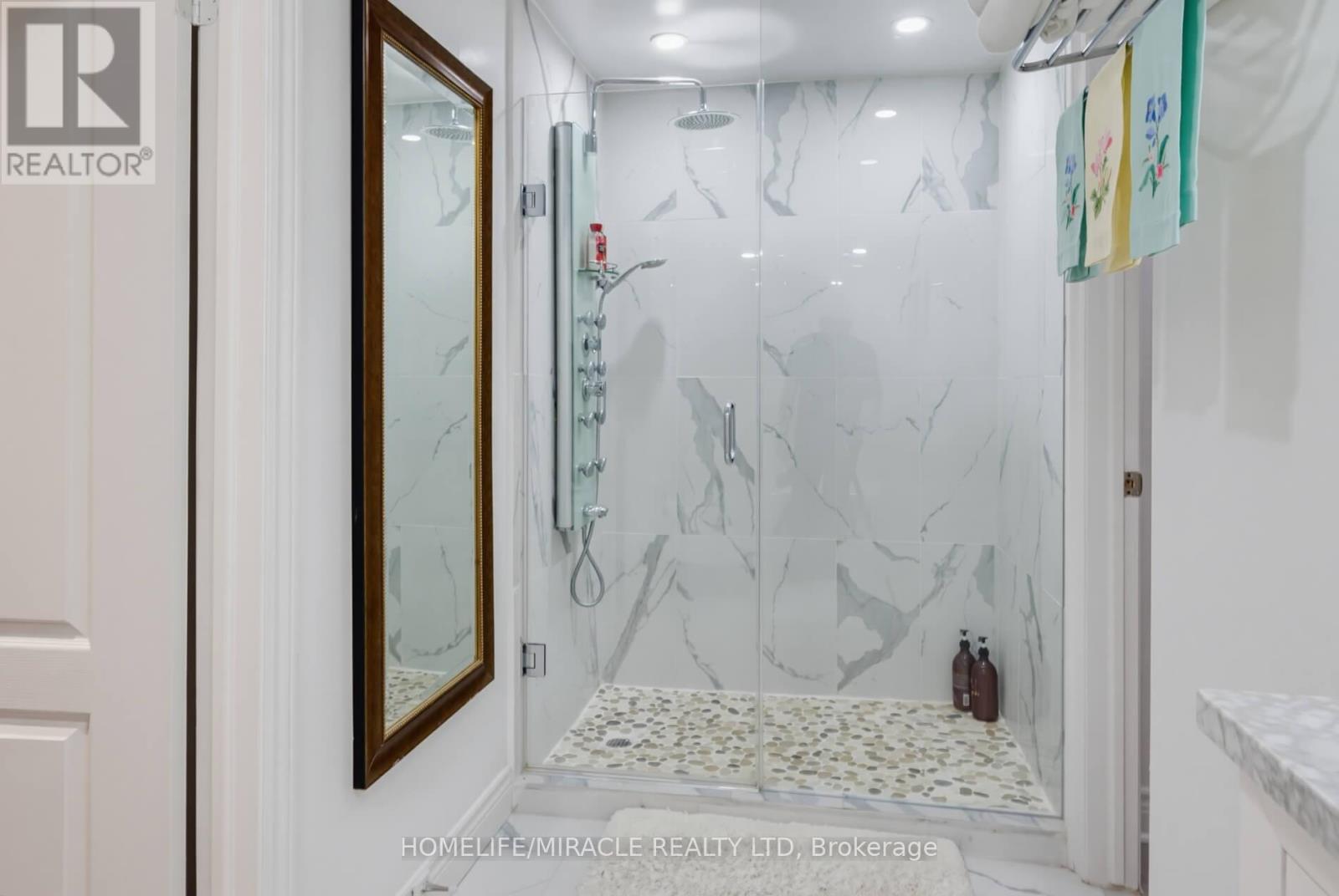 7350 Glamorgan Way, Mississauga, ON - Indoor Photo Showing Bathroom