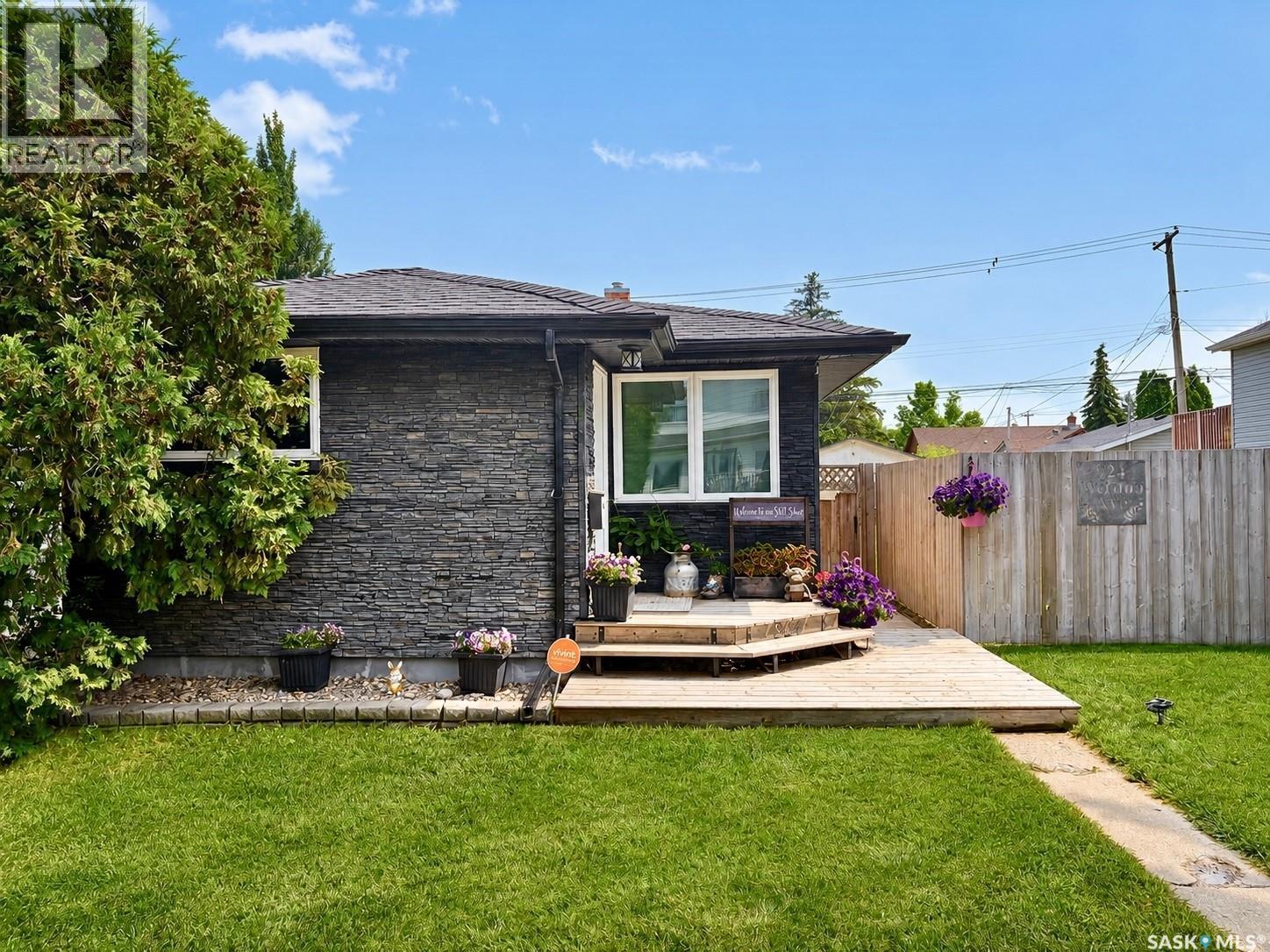 924 Weldon Avenue, Saskatoon, SK - Outdoor