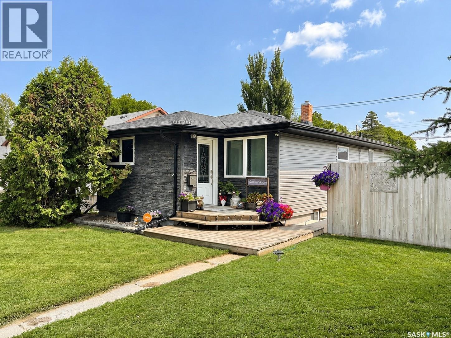 924 Weldon Avenue, Saskatoon, SK - Outdoor With Deck Patio Veranda