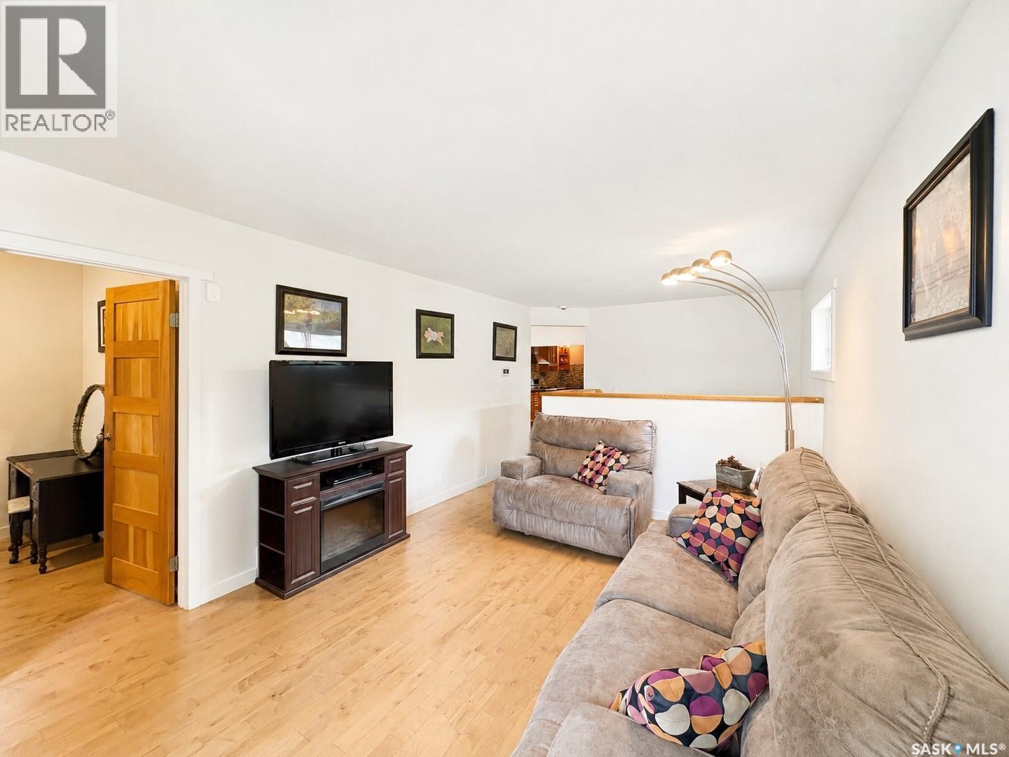 924 Weldon Avenue, Saskatoon, SK - Indoor Photo Showing Living Room