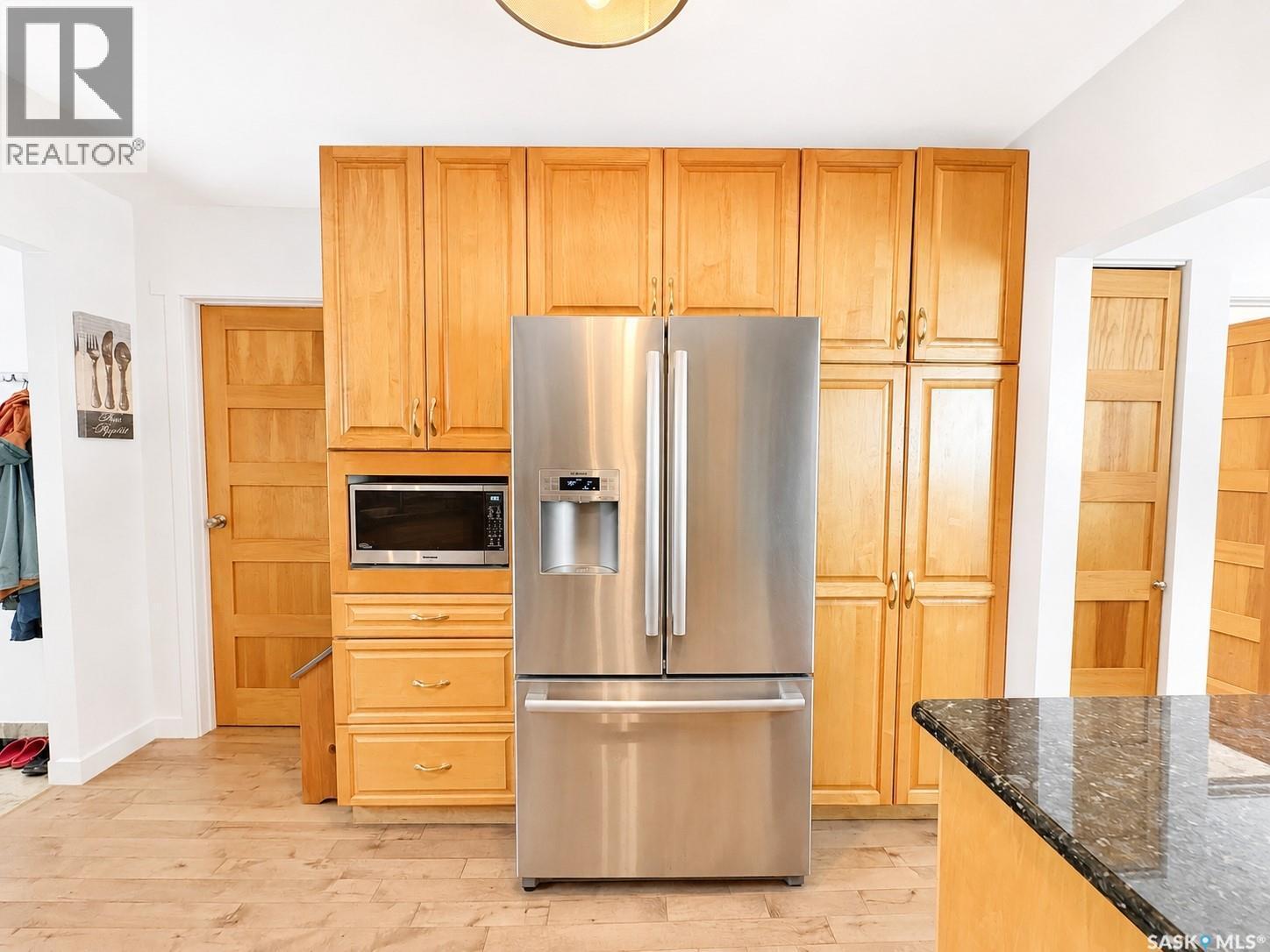 924 Weldon Avenue, Saskatoon, SK - Indoor Photo Showing Kitchen