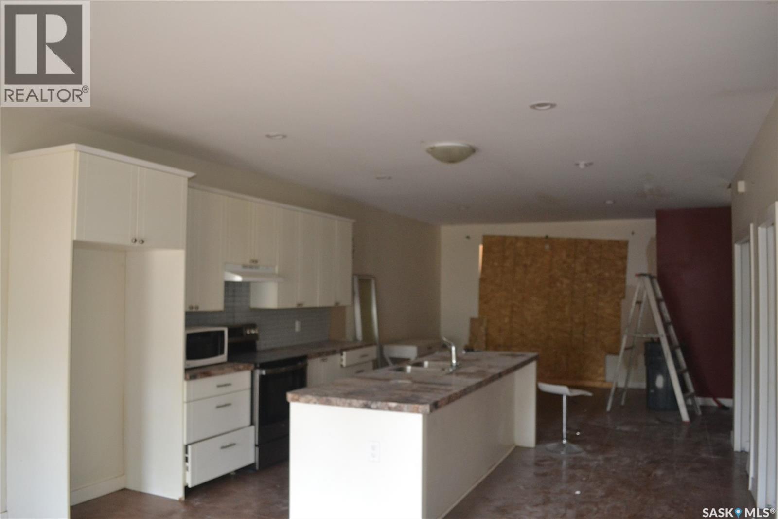 417 S Avenue S, Saskatoon, SK - Indoor Photo Showing Kitchen