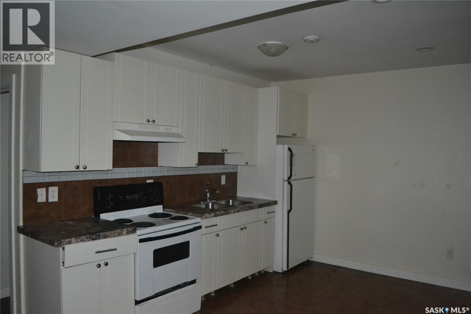 417 S Avenue S, Saskatoon, SK - Indoor Photo Showing Kitchen