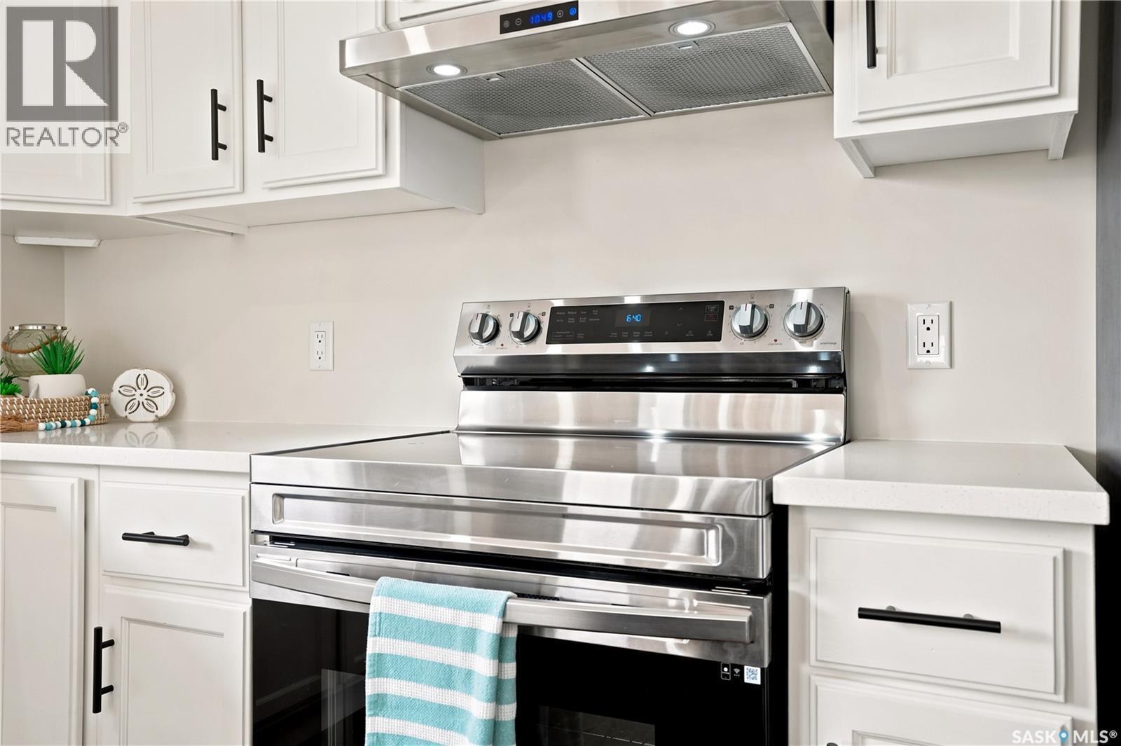54B Marshall Crescent, Katepwa Beach, SK - Indoor Photo Showing Kitchen