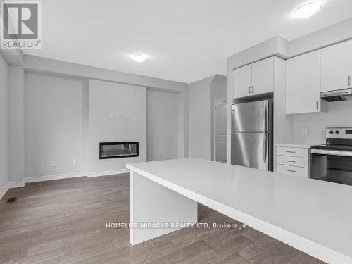 32 Vickers Road, Hamilton, ON - Indoor Photo Showing Kitchen