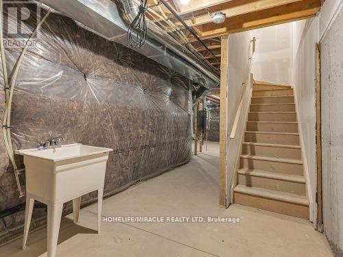 32 Vickers Road, Hamilton, ON - Indoor