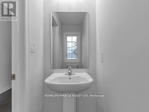 32 Vickers Road, Hamilton, ON - Indoor Photo Showing Bathroom