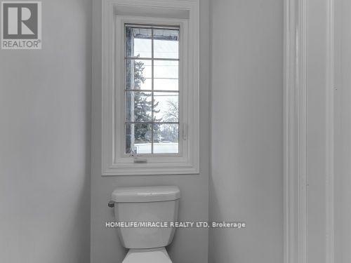 32 Vickers Road, Hamilton, ON - Indoor Photo Showing Bathroom