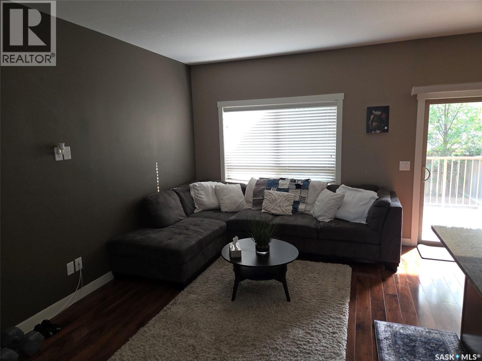 103 115 Shepherd Crescent, Saskatoon, SK - Indoor Photo Showing Living Room