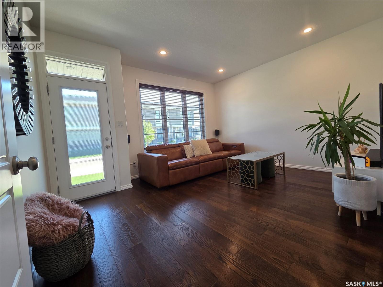 204 3229 Elgaard Drive, Regina, SK - Indoor Photo Showing Living Room