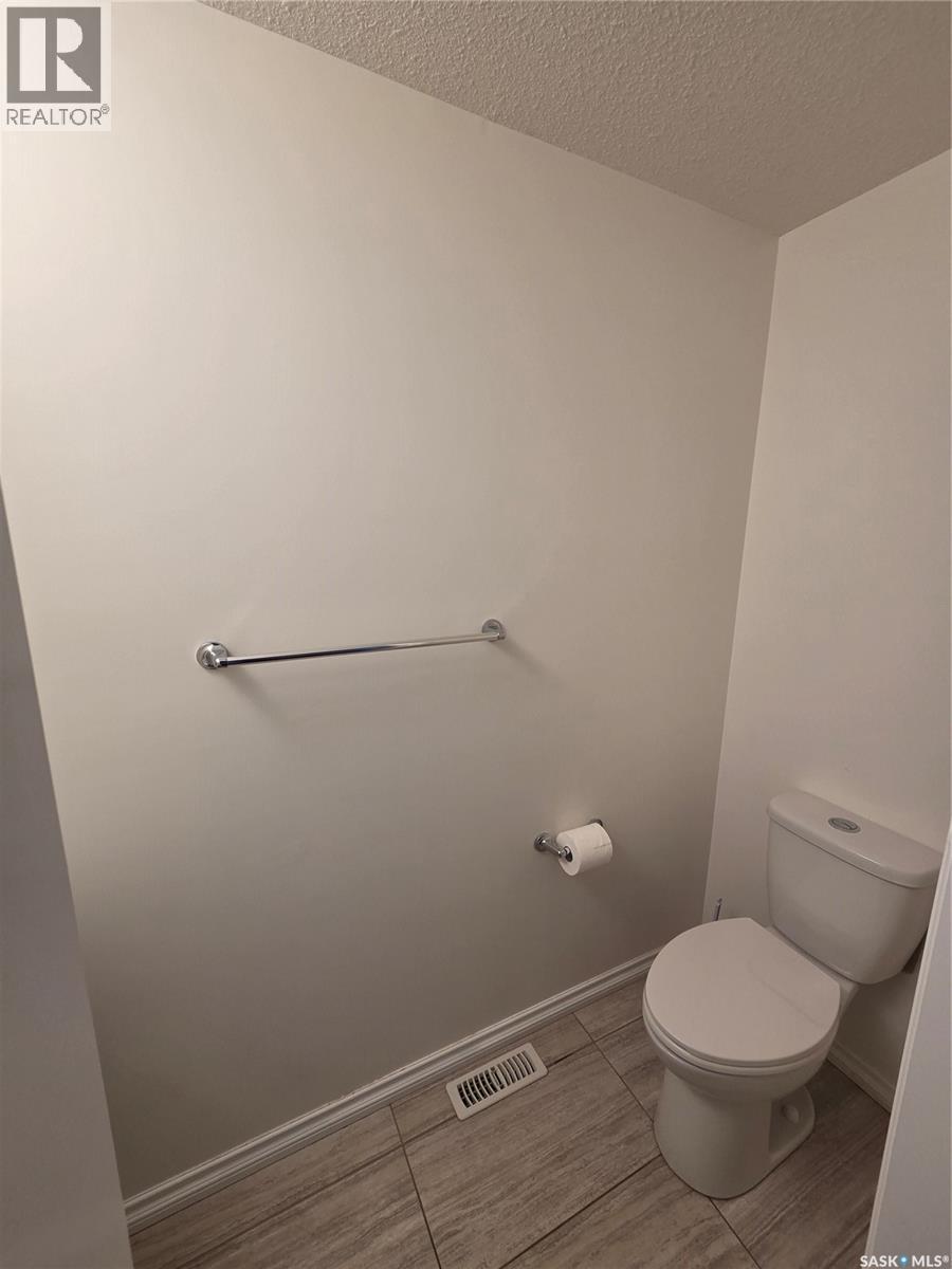 204 3229 Elgaard Drive, Regina, SK - Indoor Photo Showing Bathroom