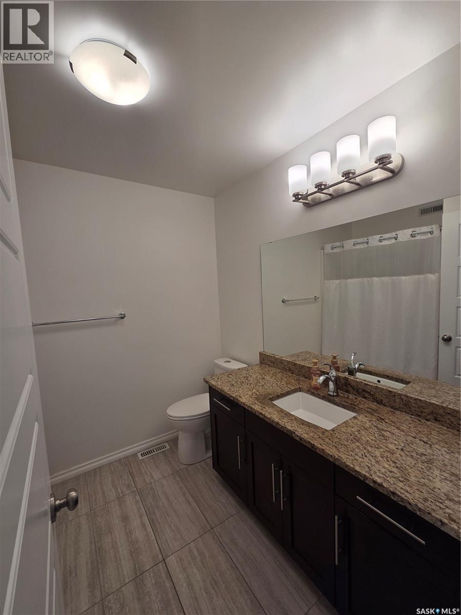 204 3229 Elgaard Drive, Regina, SK - Indoor Photo Showing Bathroom