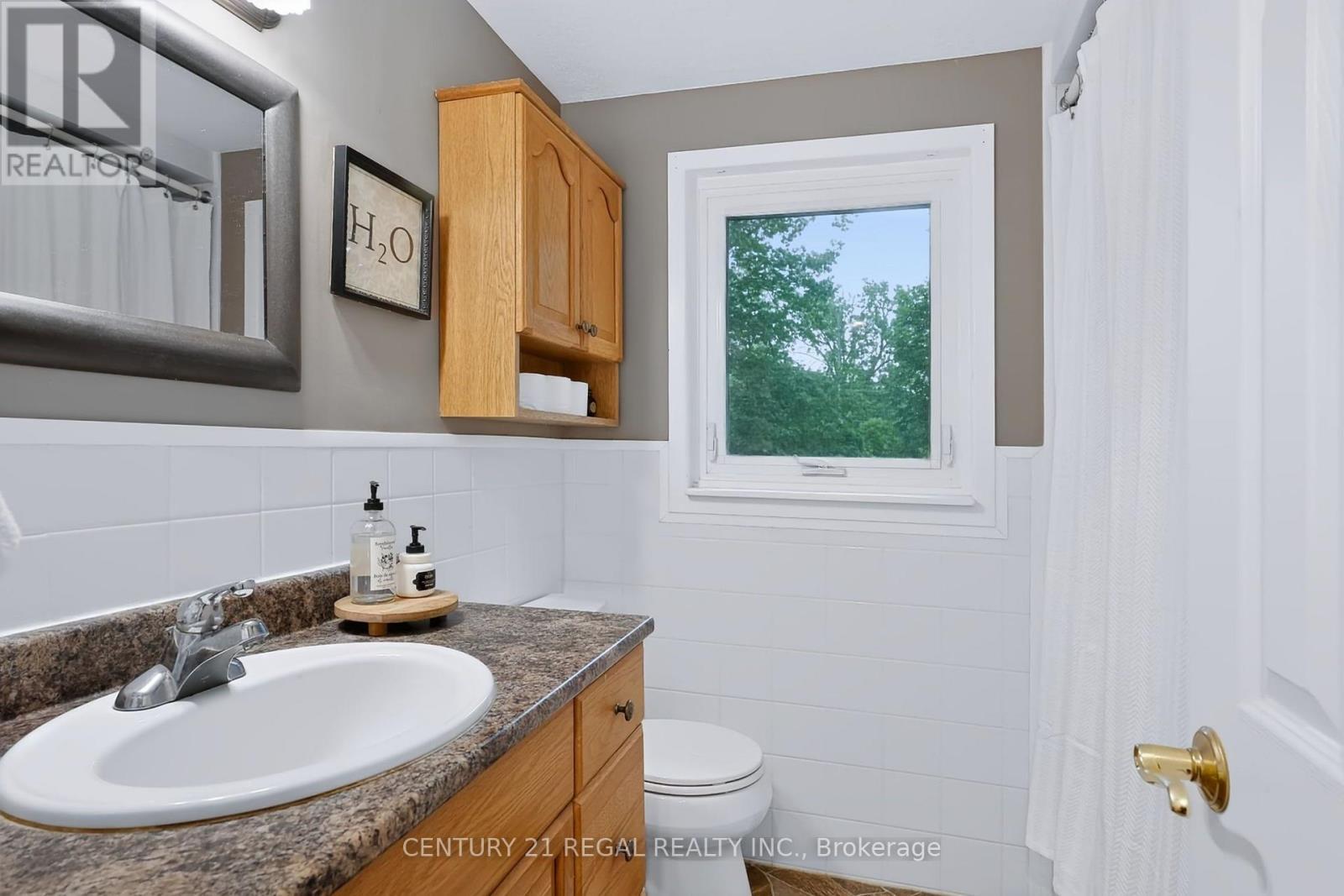 5324 Linbrook Road, Burlington, ON - Indoor Photo Showing Bathroom