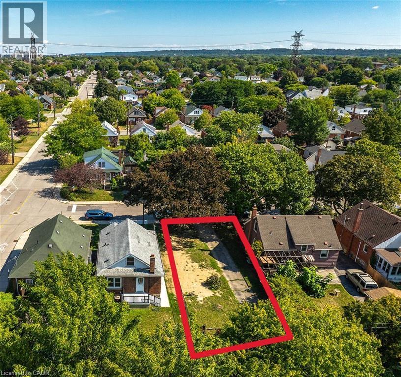 Expansive residential lot featuring mature perimeter trees and an established neighborhood setting - 128 Auburn Avenue, Hamilton, ON