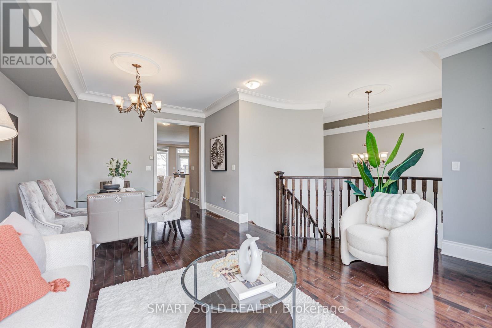 4123 Shipp Drive, Mississauga, ON - Indoor Photo Showing Living Room