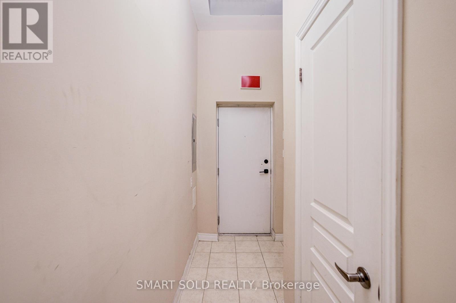 4123 Shipp Drive, Mississauga, ON - Indoor Photo Showing Other Room
